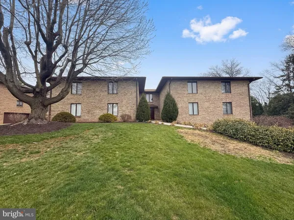$194,900 | 5840 Fairway Drive West, Unit 1, Fayetteville, PA 17222