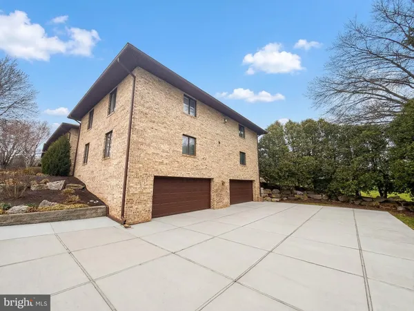 $194,900 | 5840 Fairway Drive West, Unit 1, Fayetteville, PA 17222