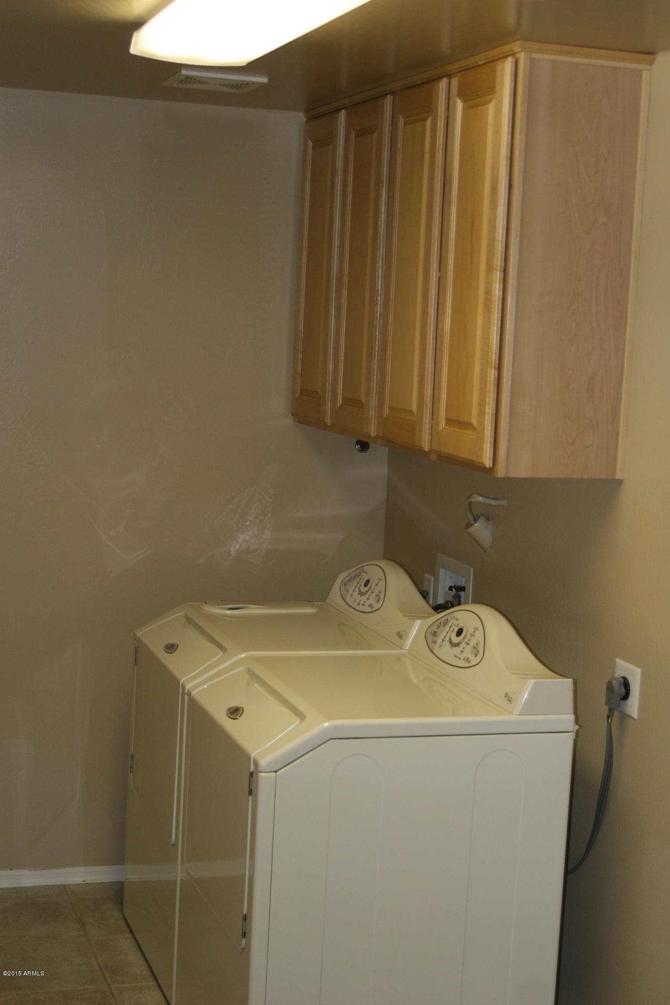 1932 East Marilyn Road Phoenix, AZ 85022 - Photo 18 of 34 Large Laundry Room