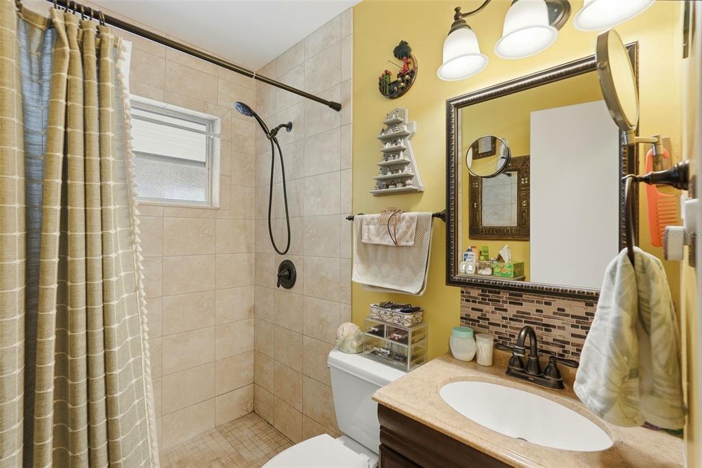 4570 Haines Road North St. Petersburg, FL 33714 - Photo 14 of 29