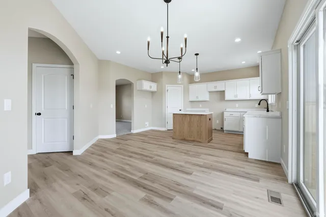 $414,900 | 1010 Arthur Heights Drive, Fort Wayne, IN 46818