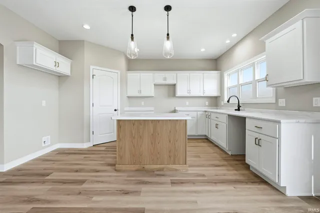 $414,900 | 1010 Arthur Heights Drive, Fort Wayne, IN 46818