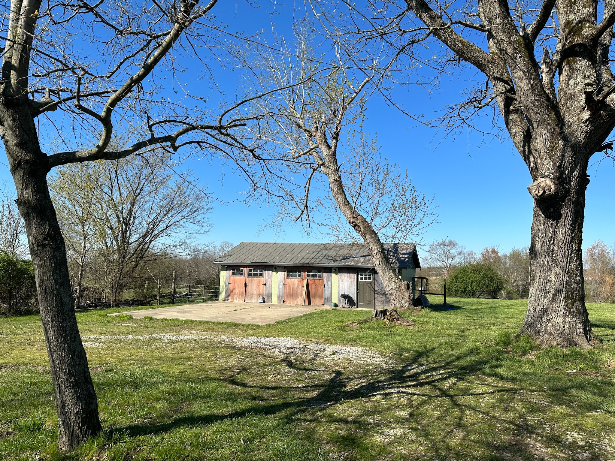 2327 Erin Road McEwen, TN 37101 - Photo 2 of 11 Gallery Image 2
