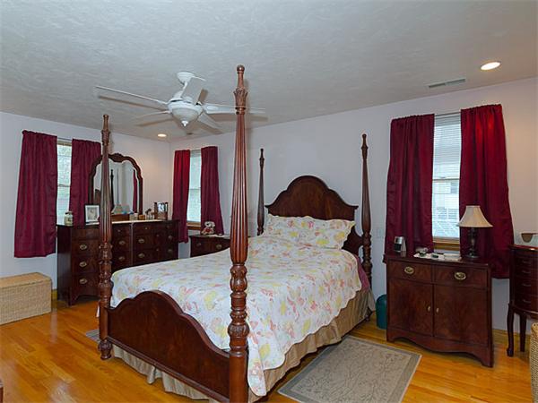 134 Virginia Road Waltham, MA 02453 - Photo 14 of 28 Gallery Image 14