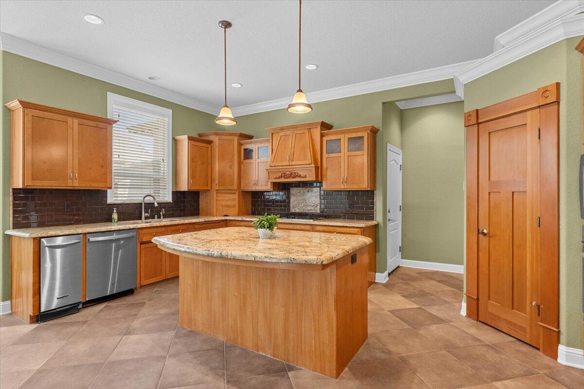 4556 Yellowstone Drive Redding, CA 96002 - Photo 16 of 44 20-4556 Yellowstone Dr - I-15