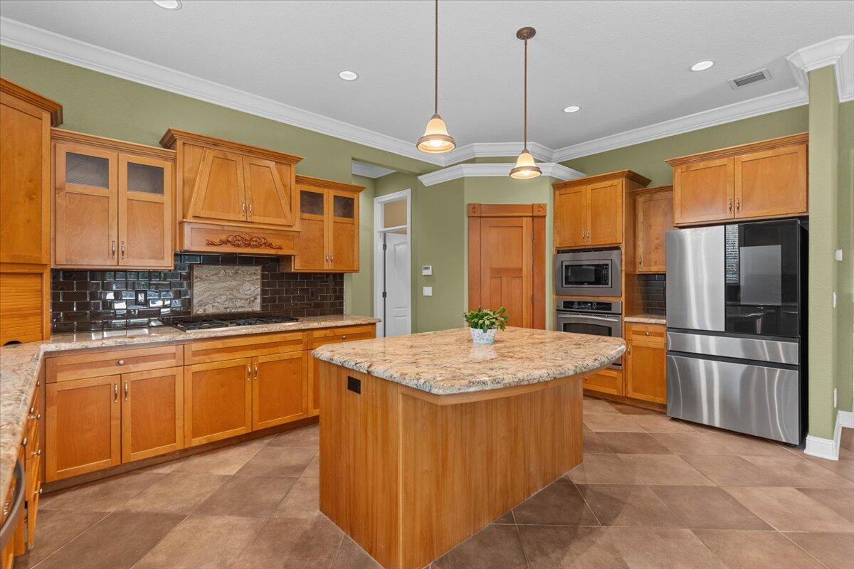 4556 Yellowstone Drive Redding, CA 96002 - Photo 17 of 44 21-4556 Yellowstone Dr - I-16