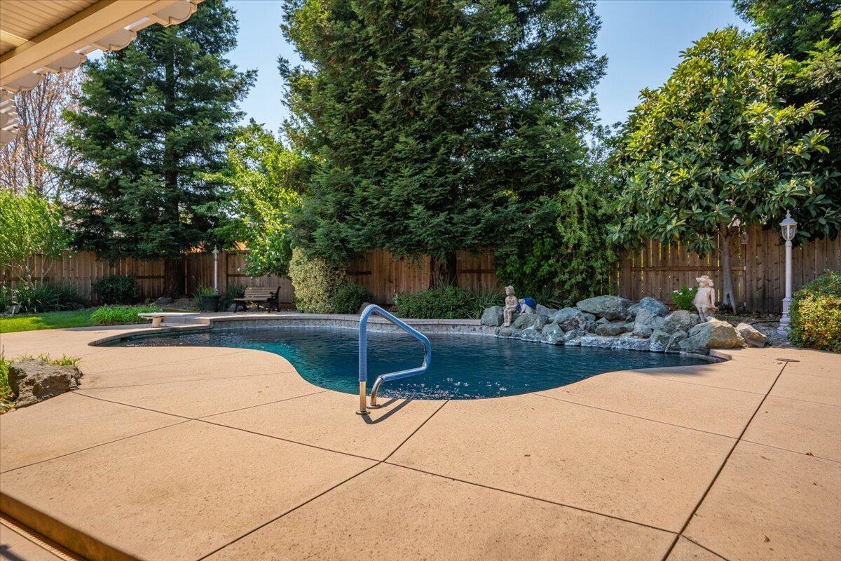 4556 Yellowstone Drive Redding, CA 96002 - Photo 37 of 44 49-4556 Yellowstone Dr - E-5