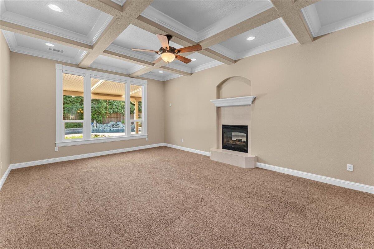 4556 Yellowstone Drive Redding, CA 96002 - Photo 9 of 44 10-4556 Yellowstone Dr - I-5