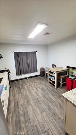 $299,999 | 410 Niles Street, Bakersfield, CA 93305