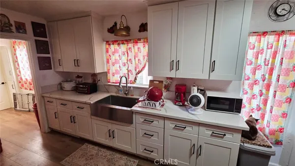 $299,999 | 410 Niles Street, Bakersfield, CA 93305