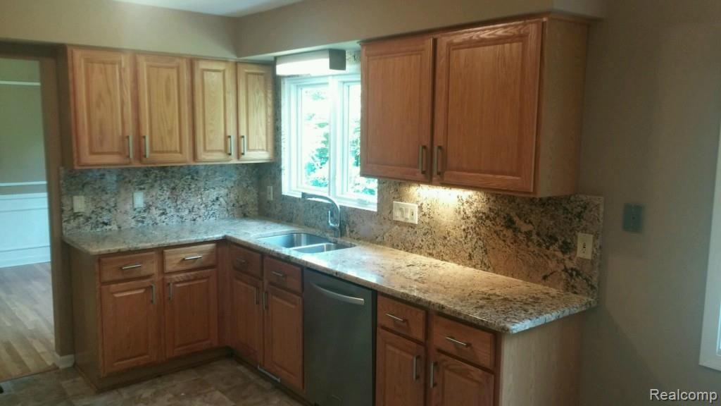 25918 Branchaster Road Farmington Hills, MI 48336 - Photo 7 of 36