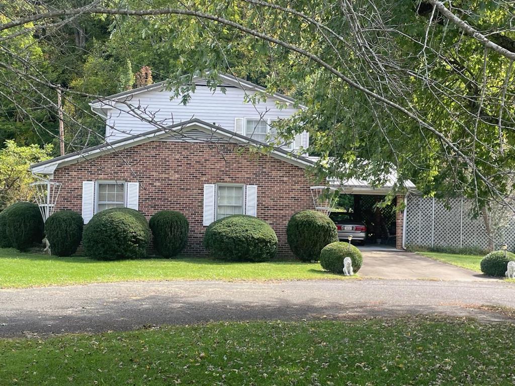 427 Cliffview Road Galax, VA 24333 - Photo 32 of 33 Gallery Image 32