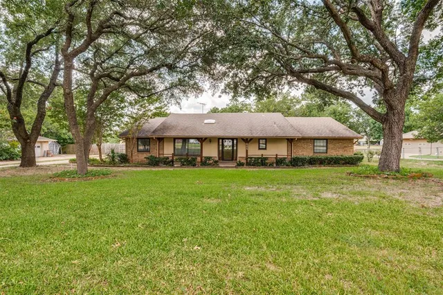 $395,000 | 405 Shadowwood Trail, Ovilla, TX 75154