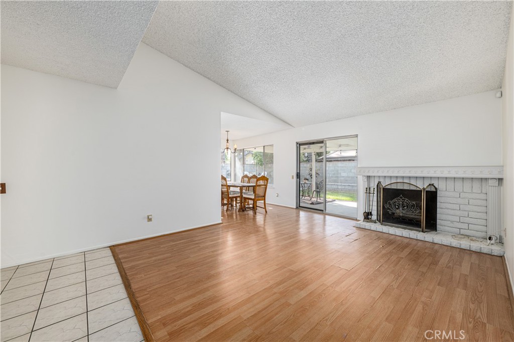 11261 Wayfield Road Riverside, CA 92505 - Photo 17 of 50 Living Room