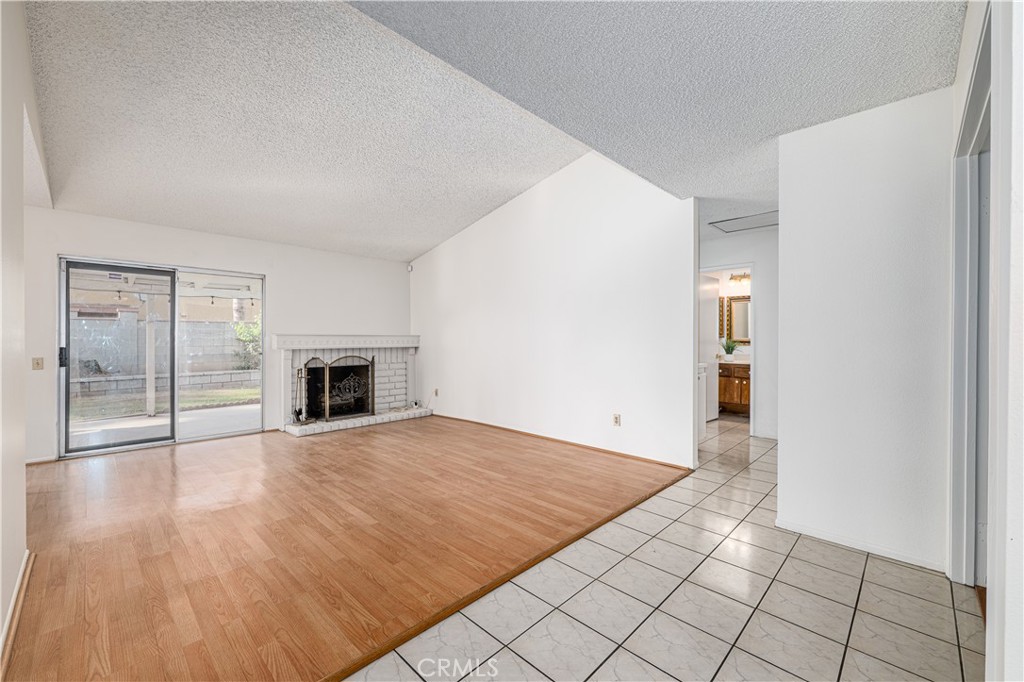 11261 Wayfield Road Riverside, CA 92505 - Photo 18 of 50 Living Room
