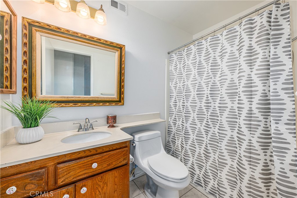11261 Wayfield Road Riverside, CA 92505 - Photo 29 of 50 Hallway Bathroom
