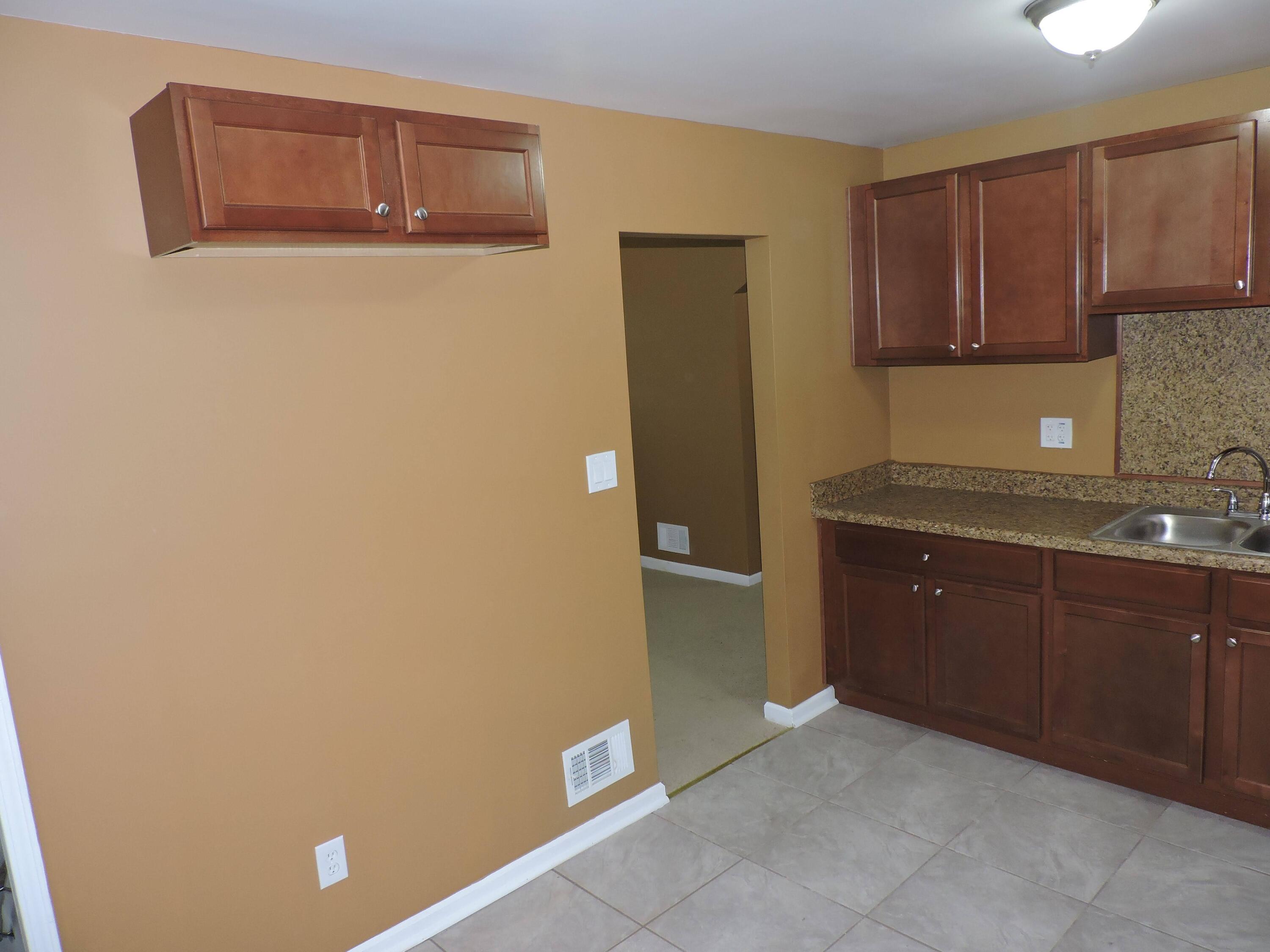27045 Yale Street Inkster, MI 48141 - Photo 6 of 15 27045Yale6