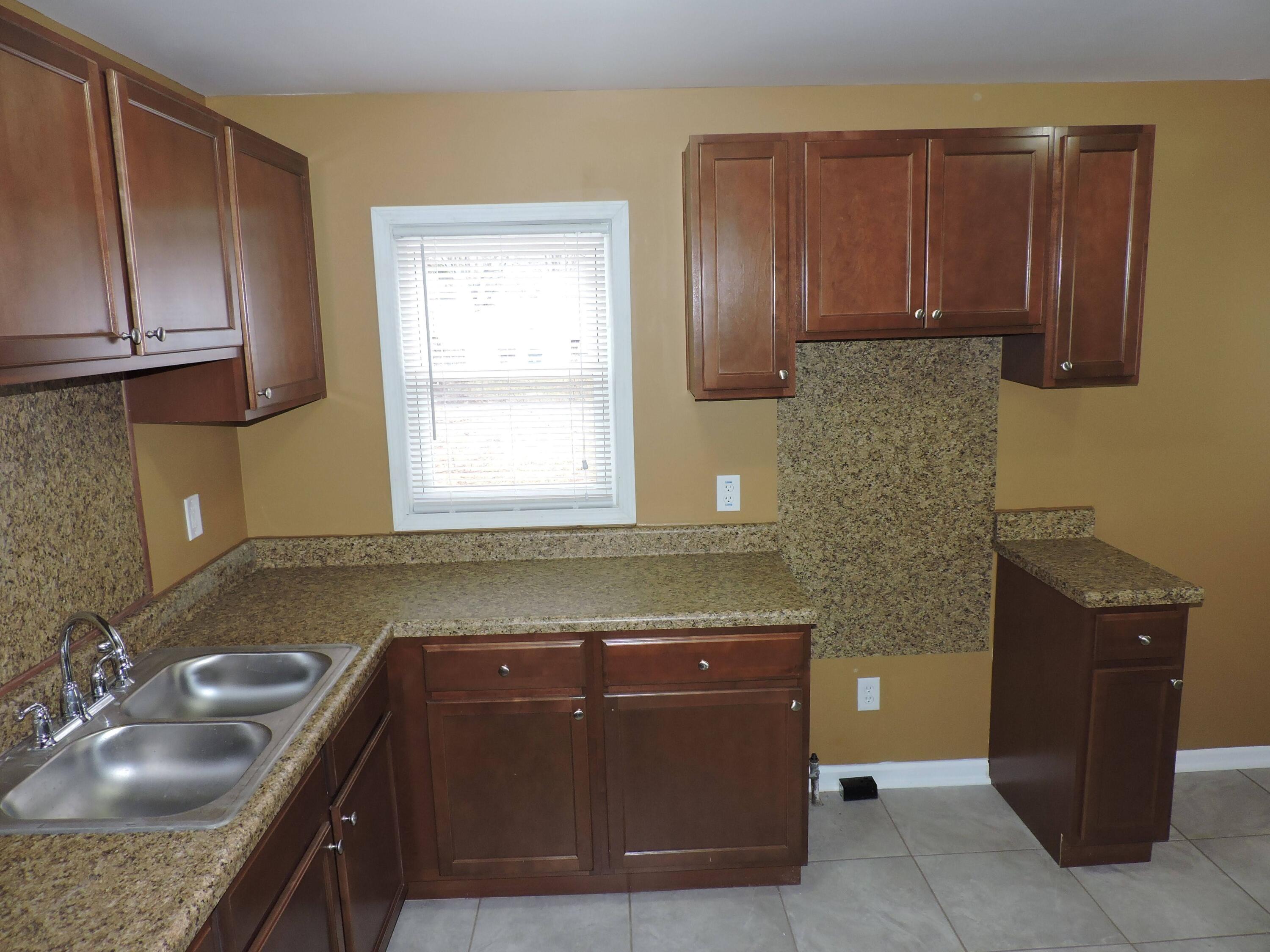 27045 Yale Street Inkster, MI 48141 - Photo 7 of 15 27045Yale7