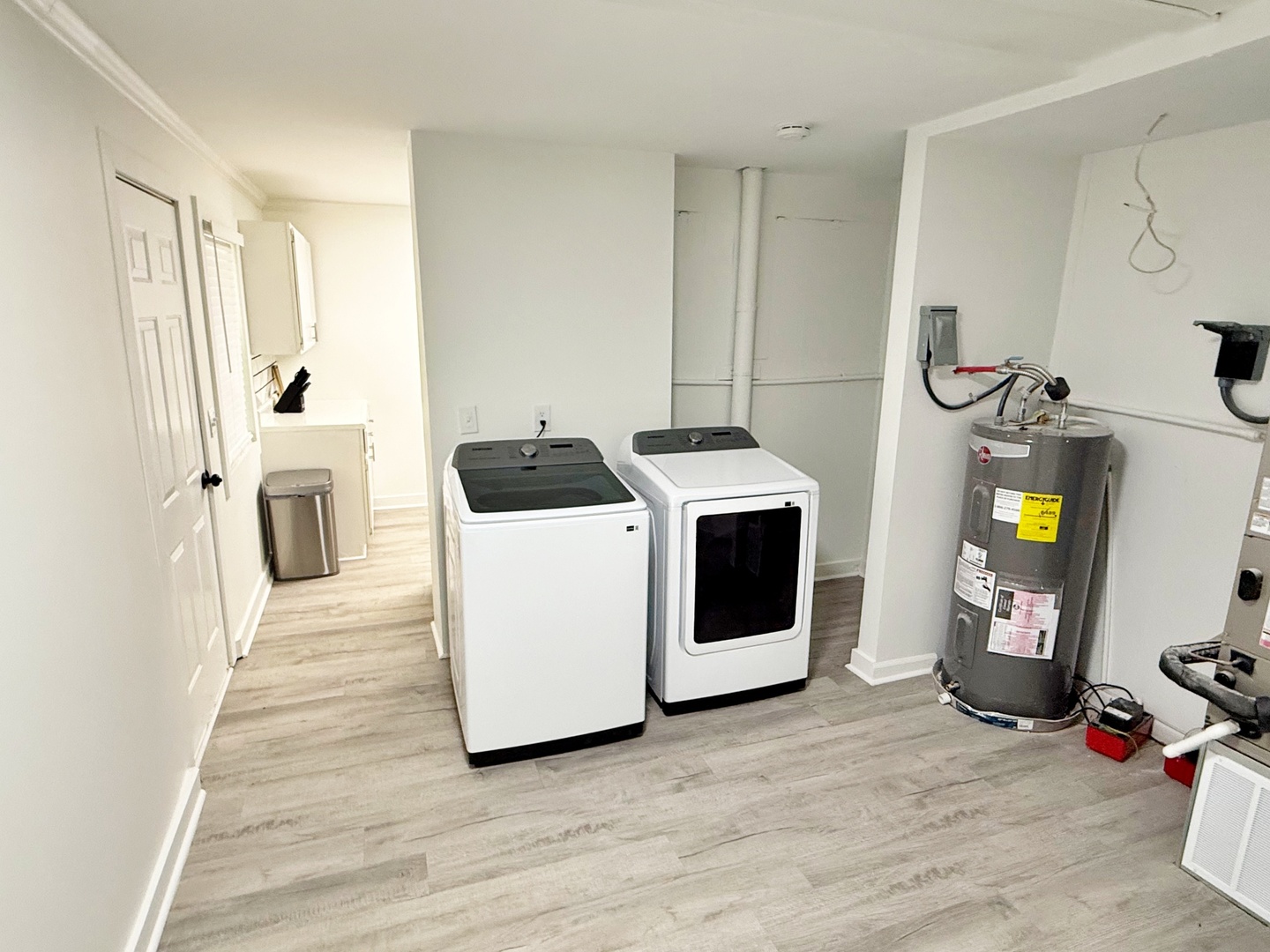 116 Oak Drive Metropolis, IL 62960 - Photo 17 of 38 a utility room with dryer and washer