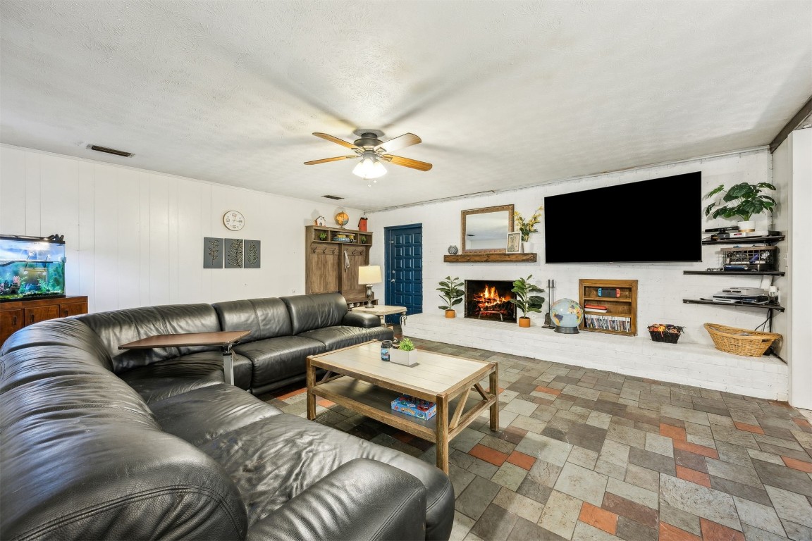 86071 Jones Road Yulee, FL 32097 - Photo 16 of 44 a living room with furniture and a flat screen tv