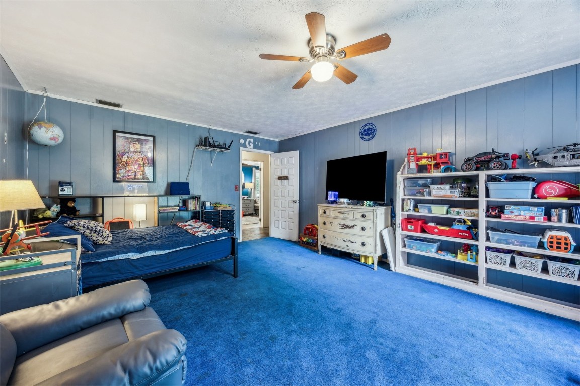 86071 Jones Road Yulee, FL 32097 - Photo 28 of 44 a living room with furniture and a flat screen tv