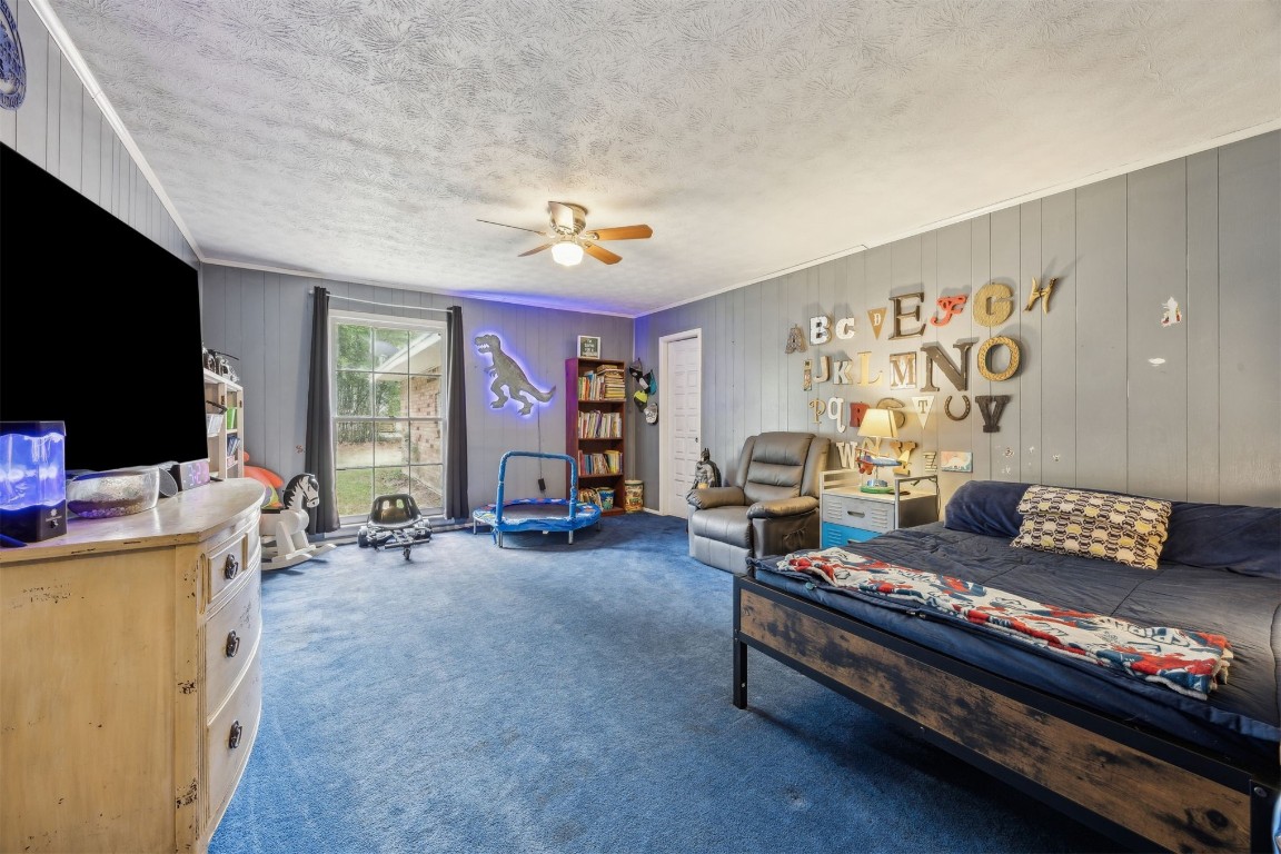 86071 Jones Road Yulee, FL 32097 - Photo 29 of 44 a living room with furniture and a flat screen tv