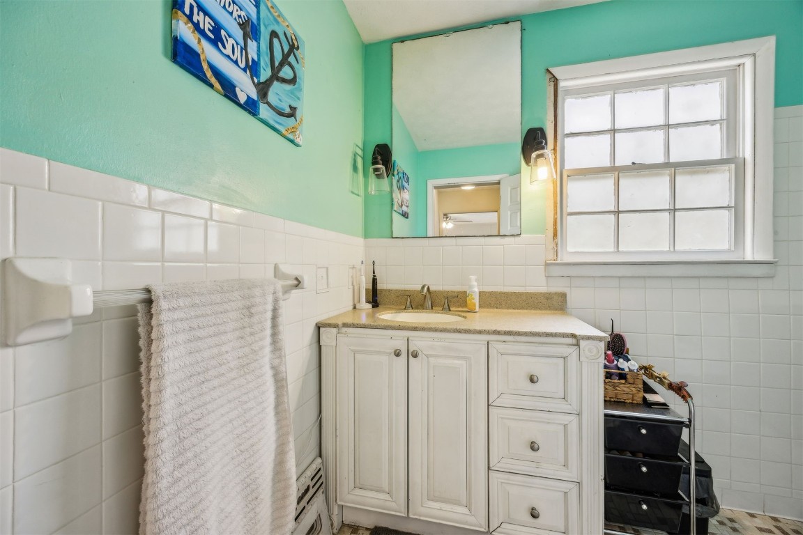 86071 Jones Road Yulee, FL 32097 - Photo 38 of 44 a bathroom with a sink and a mirror