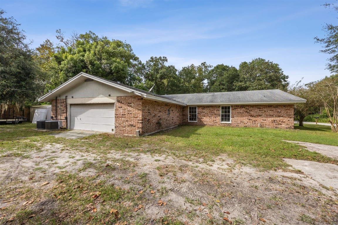 86071 Jones Road Yulee, FL 32097 - Photo 41 of 44 a front view of house with yard and trees in the background