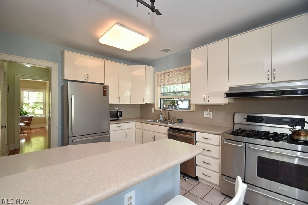 2884 Warrington Road Cleveland, OH 44120 - Photo 12 of 28 Gallery Image 12
