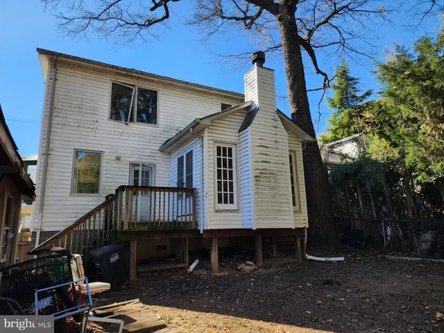 a front view of a house with garage