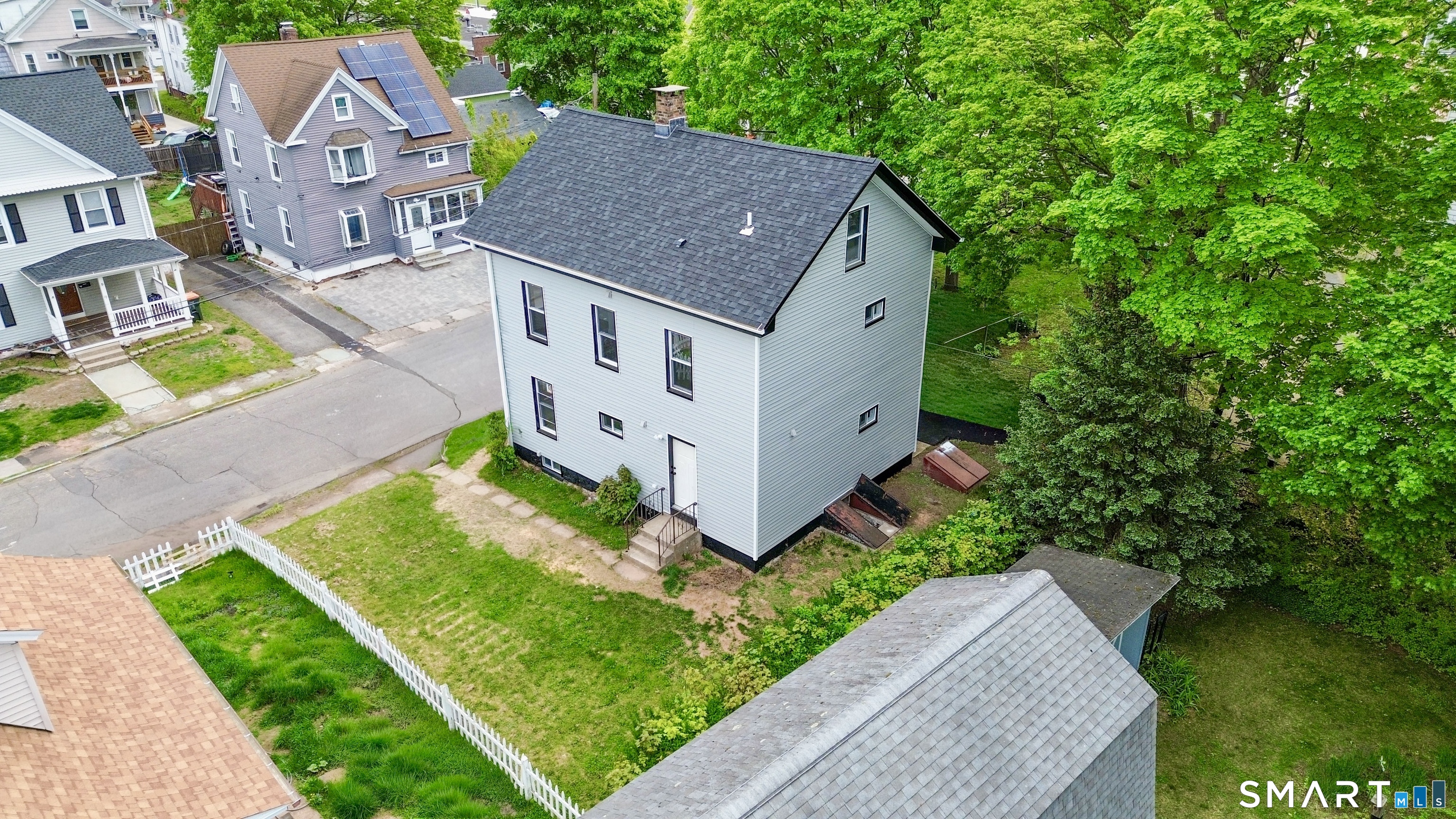 16 Winthrop Street Meriden, CT 06451 - Photo 4 of 36