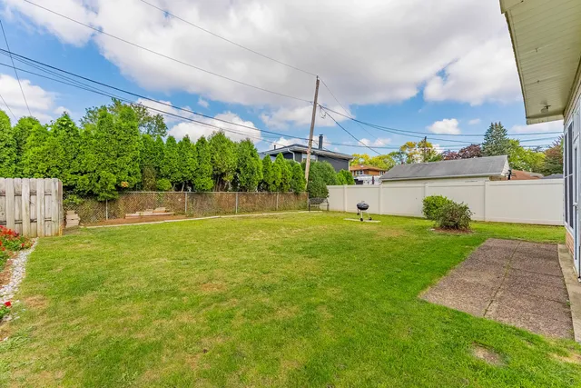a view of a house with backyard and porch
