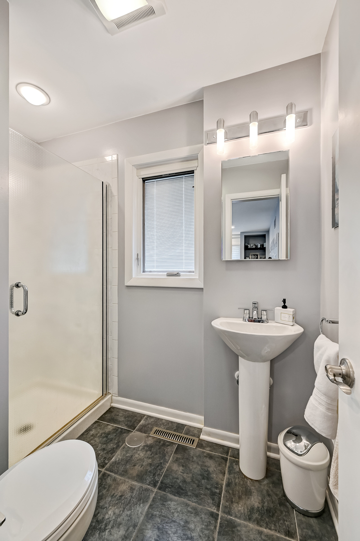 401 8th Place Hinsdale, IL 60521 - Photo 25 of 46 a bathroom with a sink toilet and shower
