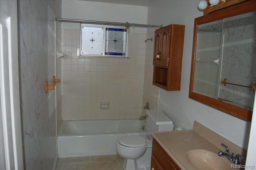706248838 Bath