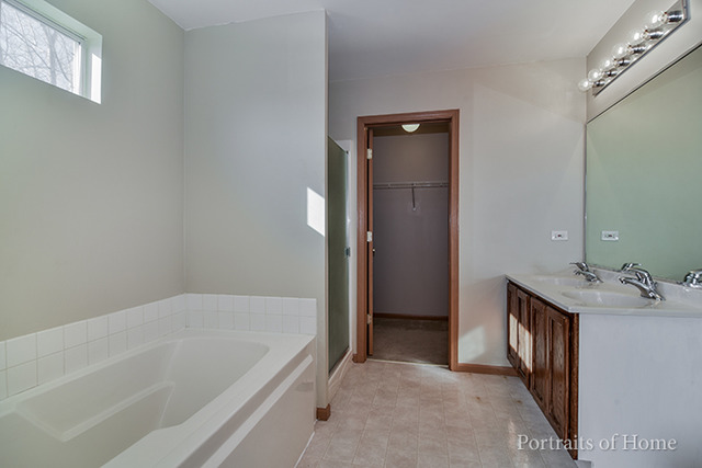 11 Raven Court Bolingbrook, IL 60490 - Photo 10 of 16