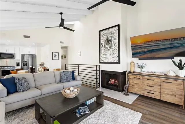 $9,800 | 222 20th Street, Newport Beach, CA 92663