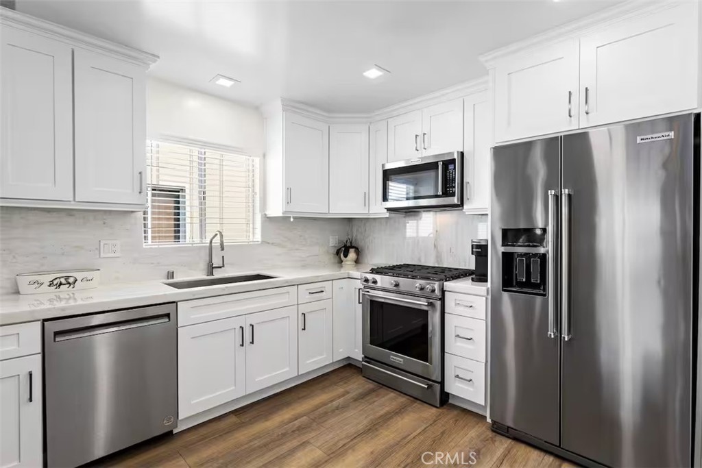 222 20th Street Newport Beach, CA 92663 - Photo 9 of 41