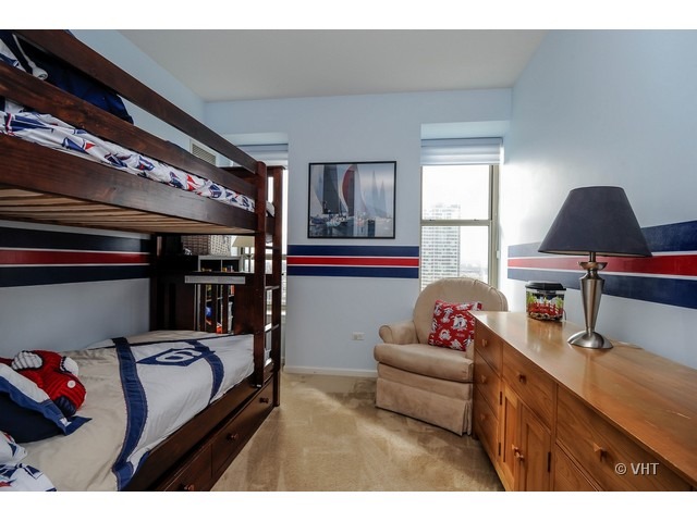 1717 South Prairie Avenue, Unit 1806 Chicago, IL 60616 - Photo 8 of 13 a living room with furniture