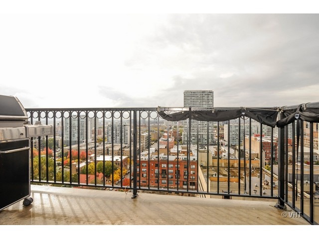 1717 South Prairie Avenue, Unit 1806 Chicago, IL 60616 - Photo 10 of 13 a view of a building