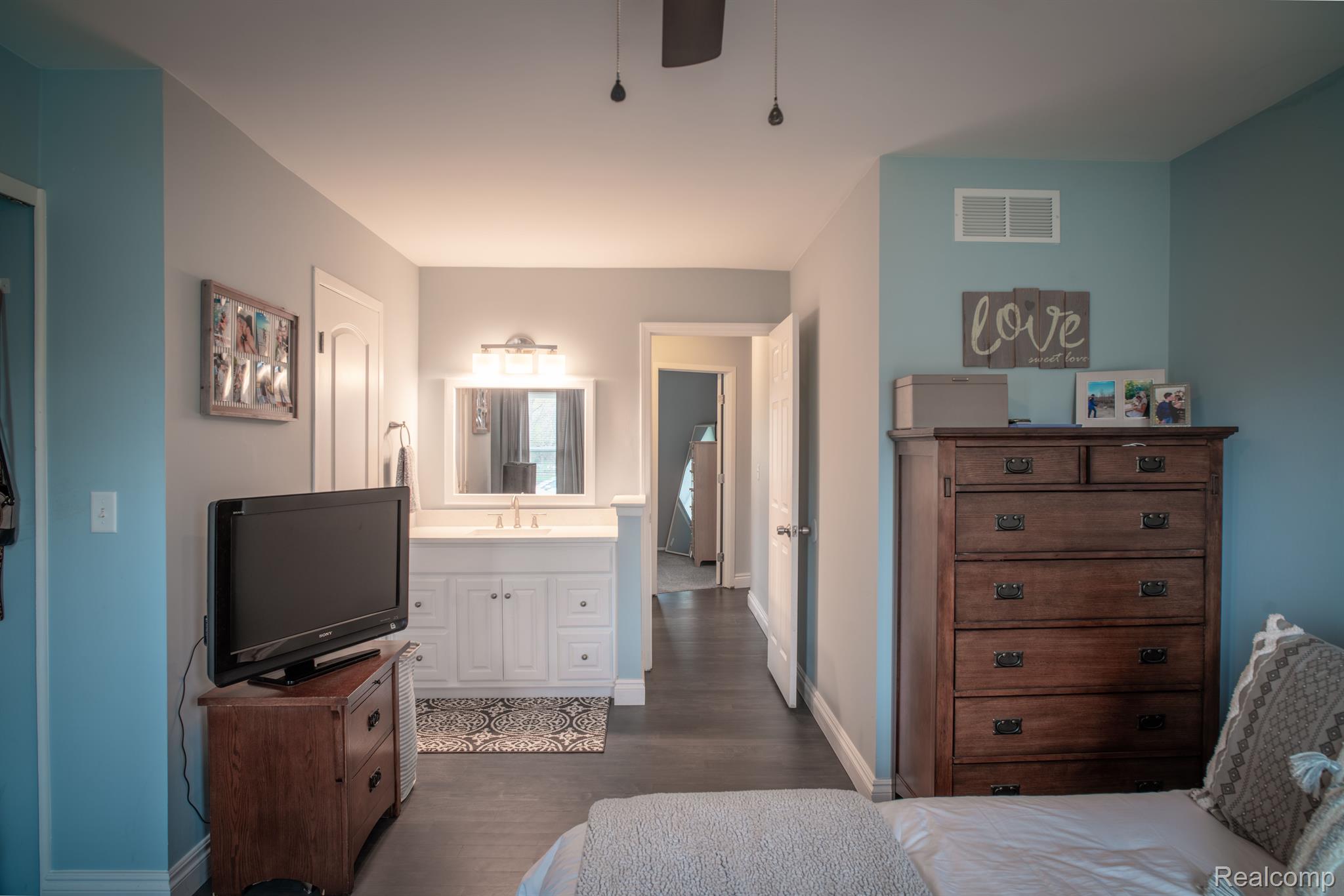 44012 Hanford Road Canton, MI 48187 - Photo 13 of 16 Gallery Image 13