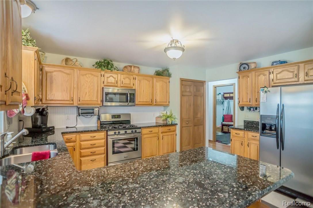 1692 Clover Ridge Drive Howell, MI 48843 - Photo 7 of 29 7.jpg