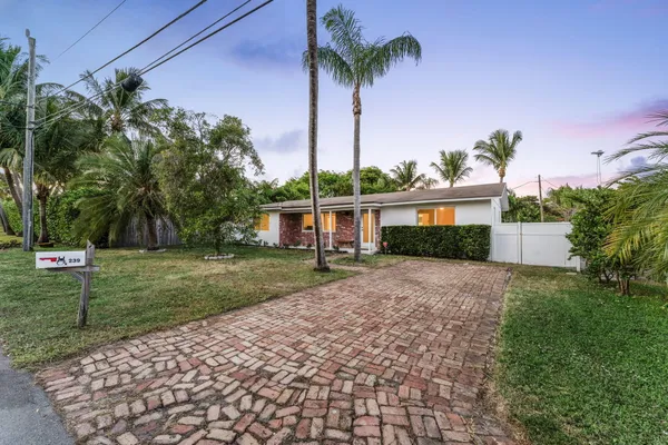 $3,600 | 239 Southeast 34th Avenue, Boynton Beach, FL 33435
