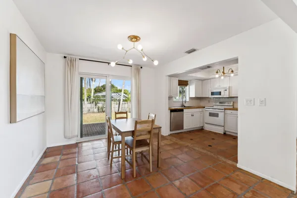 $3,600 | 239 Southeast 34th Avenue, Boynton Beach, FL 33435