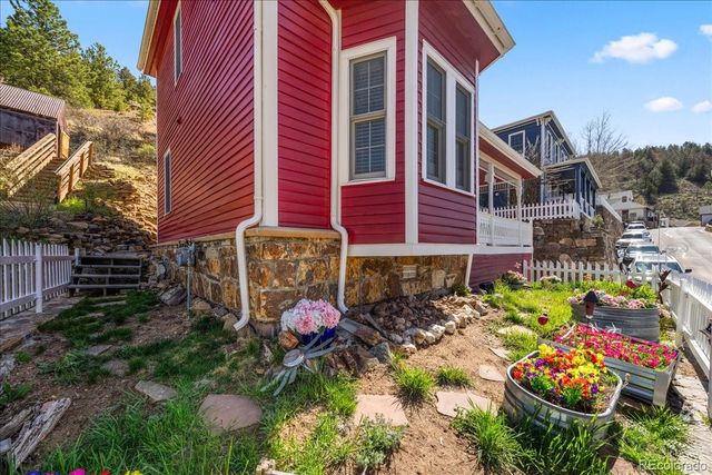 a view of a chairs and table in a backyard