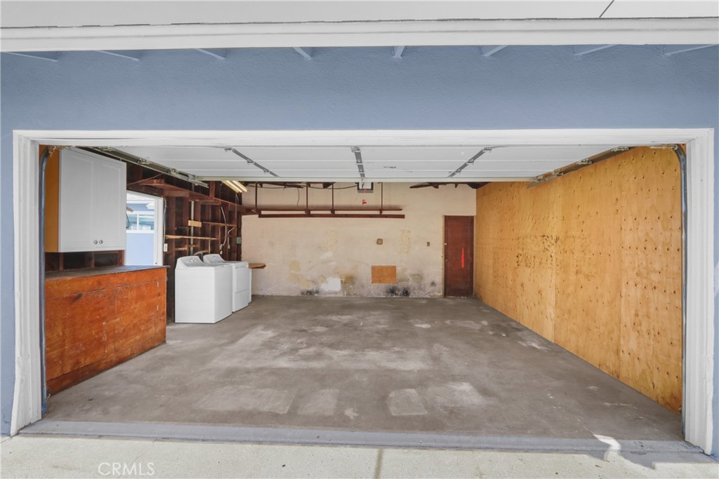 10006 Van Ruiten Street Bellflower, CA 90706 - Photo 23 of 41 GARAGE INTERIOR