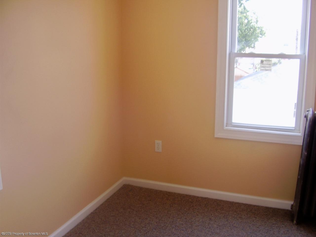 1129 Rundle Street Scranton, PA 18504 - Photo 4 of 8 Gallery Image 4