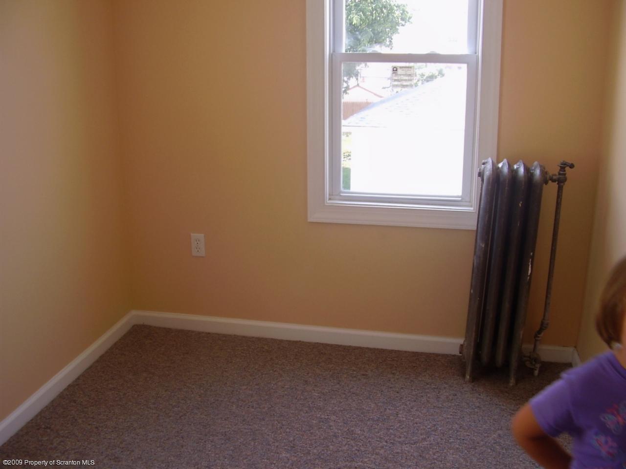 1129 Rundle Street Scranton, PA 18504 - Photo 5 of 8 Gallery Image 5