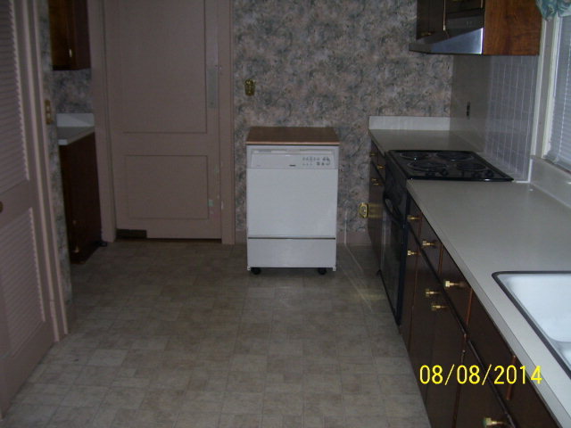 491 Pinecrest Road Macon, GA 31204 - Photo 10 of 12 a utility room with dryer and washer