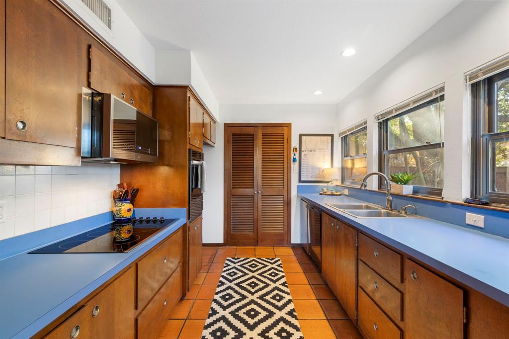 3161 Brincrest Circle Farmers Branch, TX 75234 - Photo 14 of 39