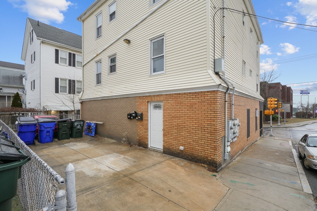 337 Columbia Street, Unit 2R Fall River, MA 02721 - Photo 3 of 7 Gallery Image 3